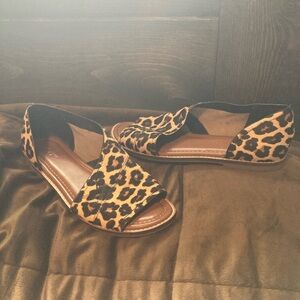 Crown Vintage brand, size 7, animal print, cute and comfy shoes